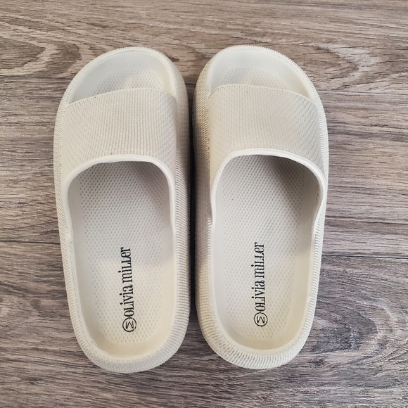 Olivia Miller Shoes - Olivia Miller‎ Cloud Slides